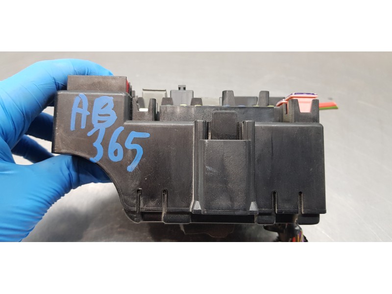 Recambio de caja reles / fusibles para opel corsa e edition referencia OEM IAM 2B0Z4010F   Recambio de caja reles / fusibles para opel corsa e edition referencia OEM IAM 2B0Z4010F