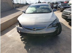 opel astra j gtc del año 2011