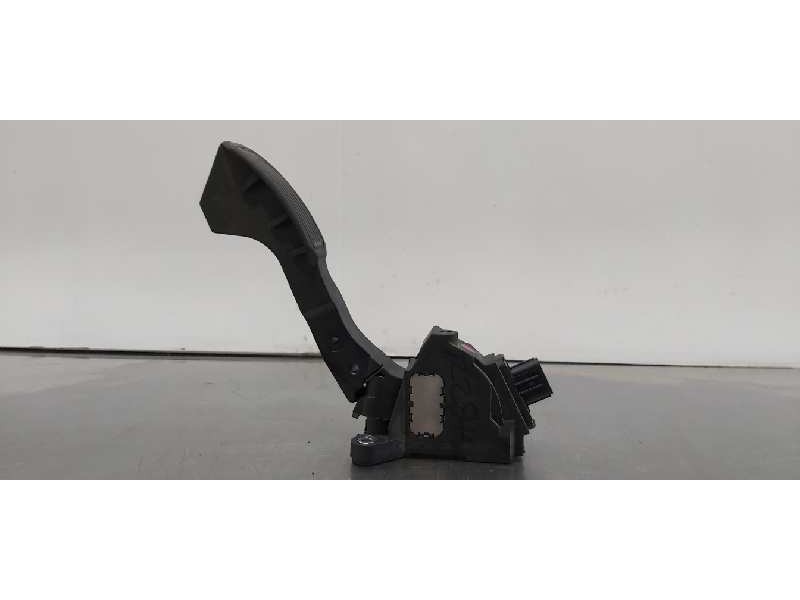 Recambio de pedal acelerador para toyota avensis touring sports executive referencia OEM IAM 7811005040  