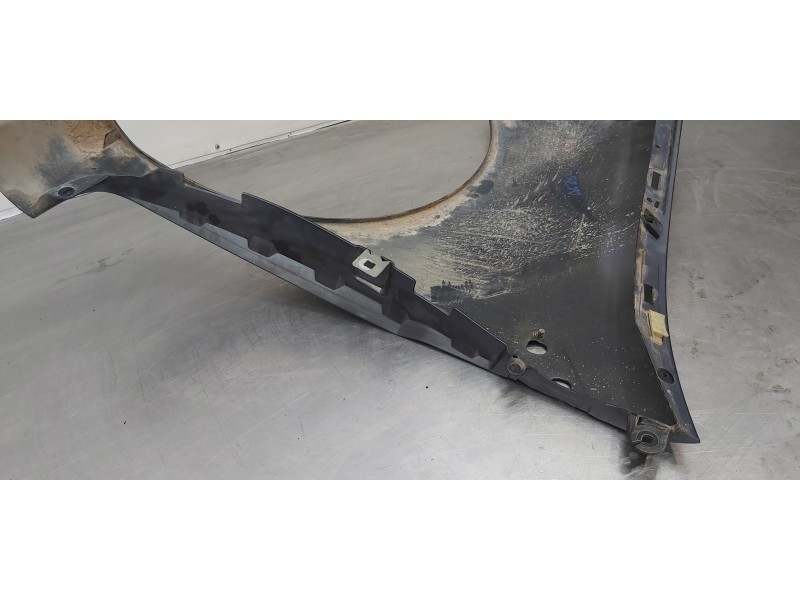 Recambio de aleta delantera derecha para renault clio iii authentique referencia OEM IAM 7701476103  