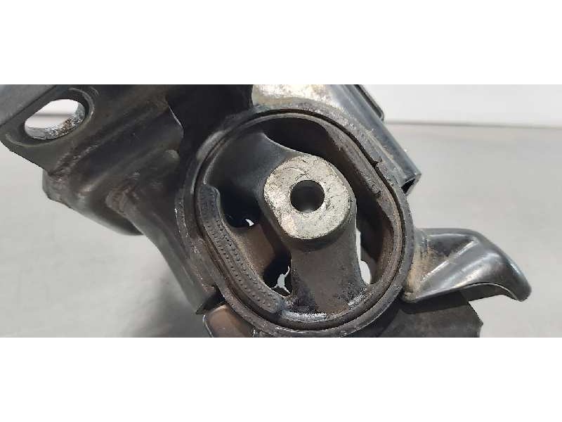 Recambio de soporte motor izquierdo para toyota avensis touring sports executive referencia OEM IAM 123720T270  