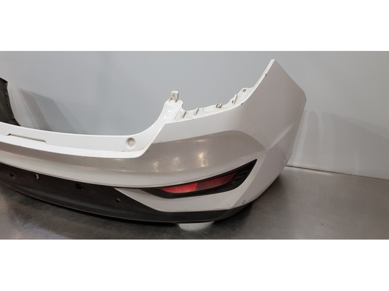 Recambio de paragolpes trasero para hyundai i30 fastback tecno referencia OEM IAM 86640G4AC0  