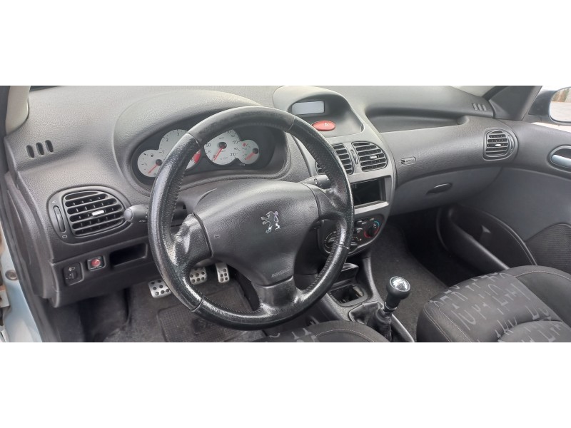 peugeot 206 berlina del año 2003