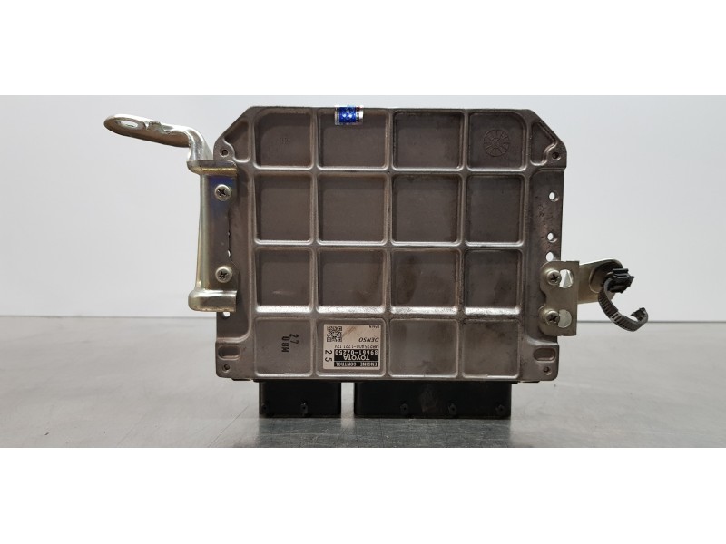 Recambio de centralita motor uce para toyota auris hybrid active referencia OEM IAM 896610Z250  