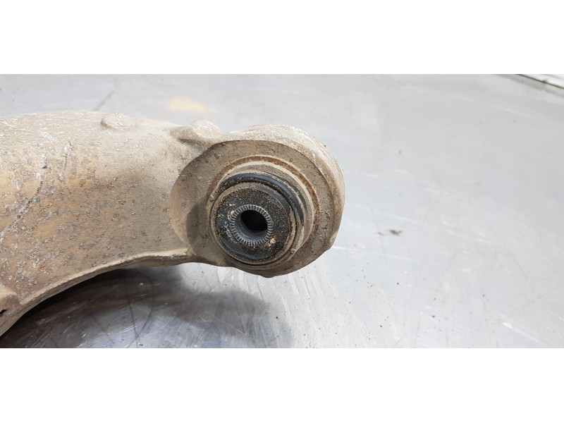Recambio de brazo suspension inferior trasero derecho para land rover range rover vogue referencia OEM IAM LR037695  