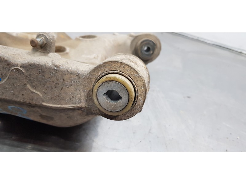 Recambio de brazo suspension inferior trasero derecho para land rover range rover vogue referencia OEM IAM LR037695  