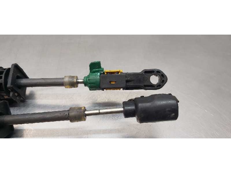 Recambio de varillaje cambio para toyota avensis touring sports executive referencia OEM IAM 3382005360  