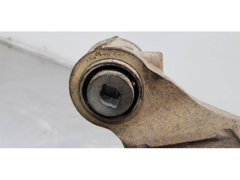 Recambio de brazo suspension inferior trasero izquierdo para land rover range rover vogue referencia OEM IAM LR037696  