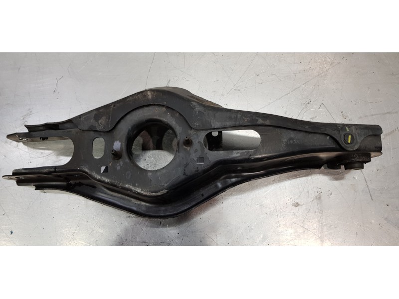 Recambio de brazo suspension inferior trasero derecho para hyundai tucson tecno sky referencia OEM IAM 55211N9050  