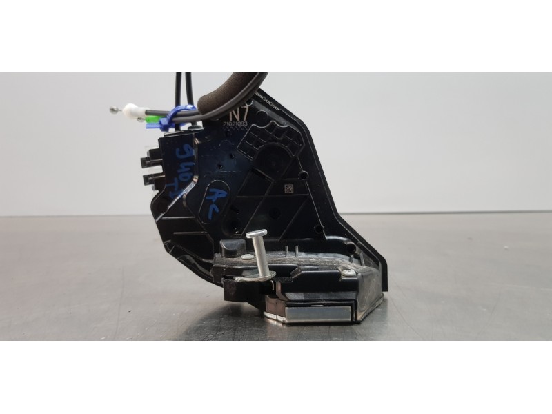 Recambio de cerradura puerta trasera izquierda para toyota rav4 hybrid 4x2 advance referencia OEM IAM 6906048060  