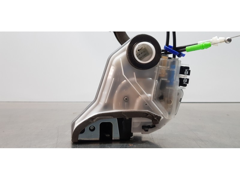 Recambio de cerradura puerta trasera izquierda para toyota rav4 hybrid 4x2 advance referencia OEM IAM 6906048060  