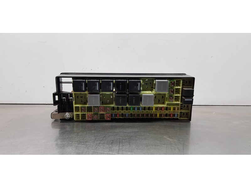 Recambio de caja reles / fusibles para land rover range rover vogue referencia OEM IAM   