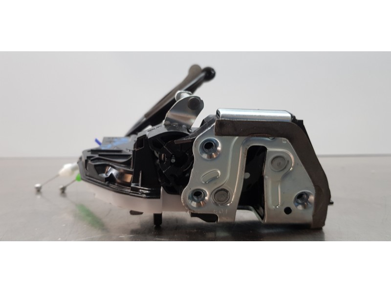 Recambio de cerradura puerta trasera izquierda para toyota rav4 hybrid 4x2 advance referencia OEM IAM 6906048060  