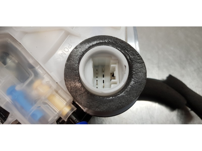 Recambio de cerradura puerta trasera izquierda para toyota rav4 hybrid 4x2 advance referencia OEM IAM 6906048060  