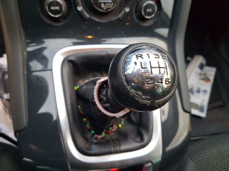 peugeot 5008 del año 2014