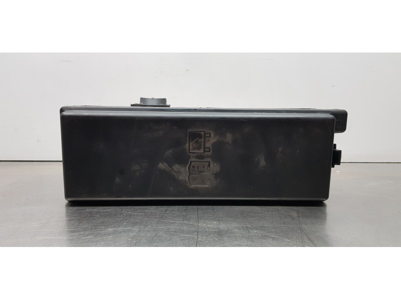 Recambio de caja reles / fusibles para land rover range rover vogue referencia OEM IAM   