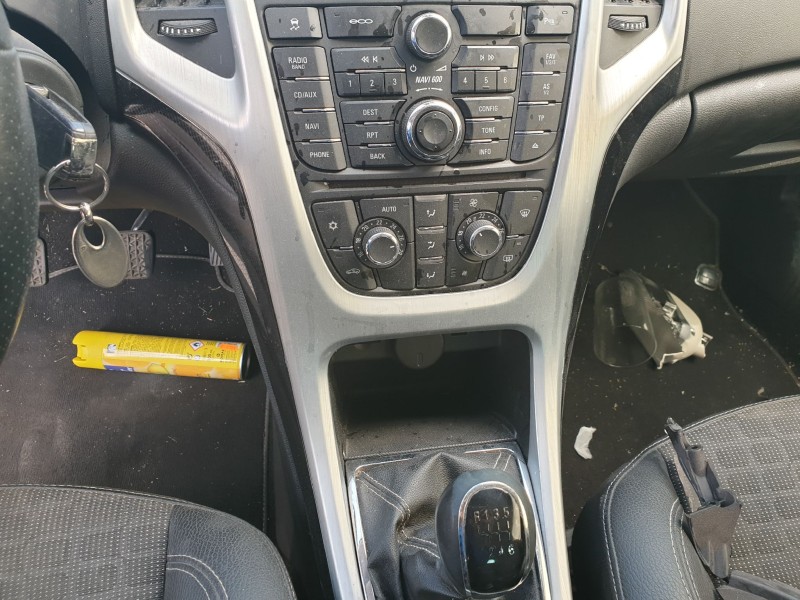 opel astra j gtc del año 2011