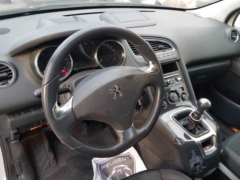 peugeot 5008 del año 2014