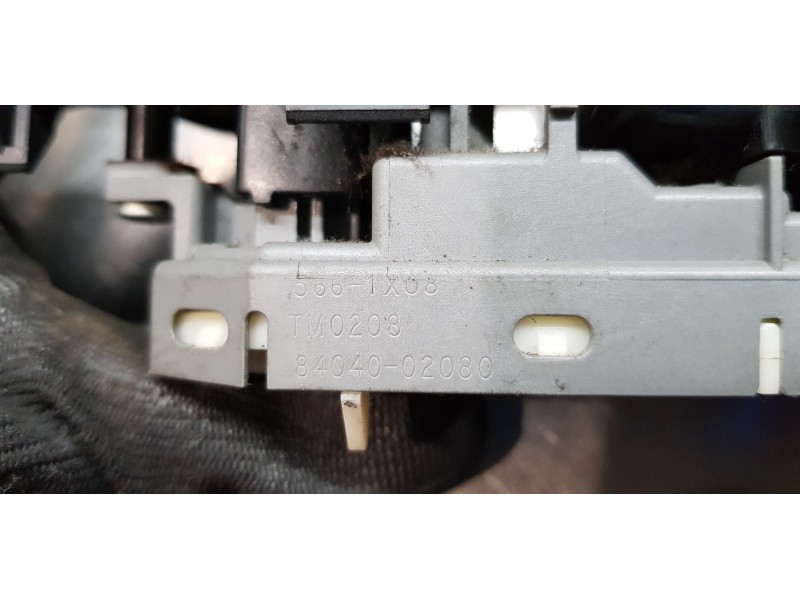 Recambio de mando elevalunas delantero izquierdo para toyota auris hybrid active referencia OEM IAM 8404002080  