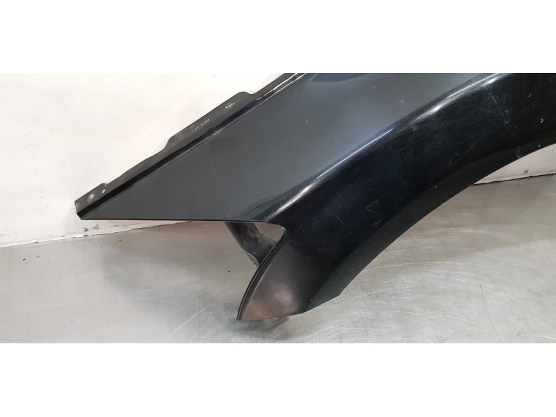 Recambio de aleta delantera izquierda para dodge caliber s referencia OEM IAM 5160021AA  