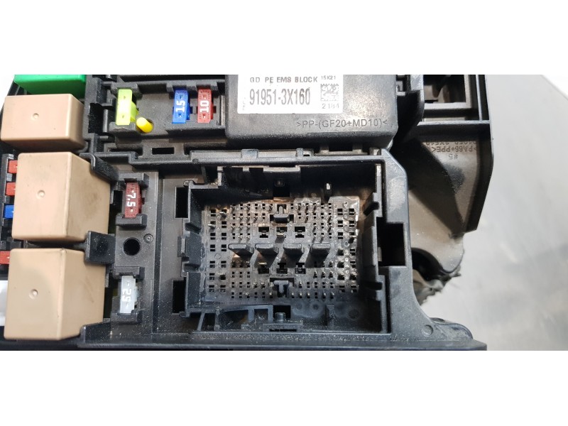Recambio de caja reles / fusibles para hyundai i30 (gd) classic referencia OEM IAM 919513X160  