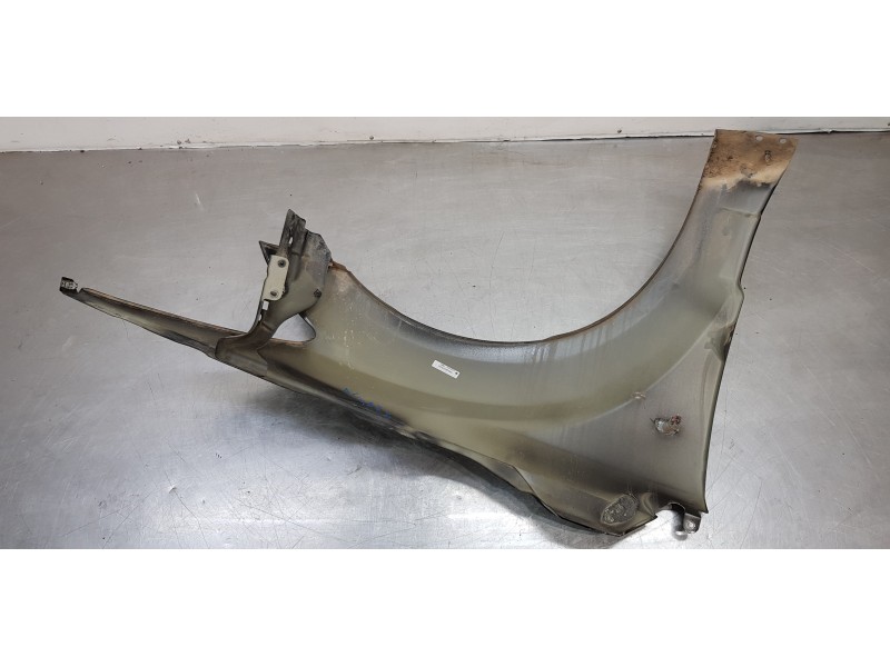 Recambio de aleta delantera izquierda para dodge caliber s referencia OEM IAM 5160021AA  