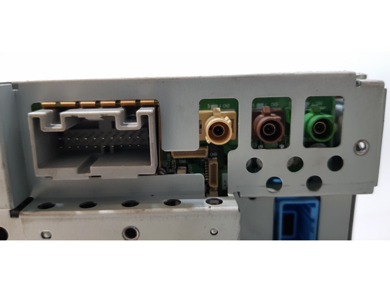 Recambio de pantalla multifuncion para land rover discovery v6 td hse referencia OEM IAM YIE500090  