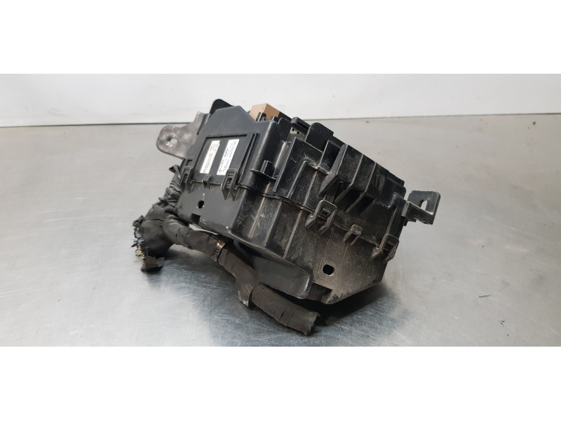 Recambio de caja reles / fusibles para hyundai i30 (gd) classic referencia OEM IAM 919513X160  