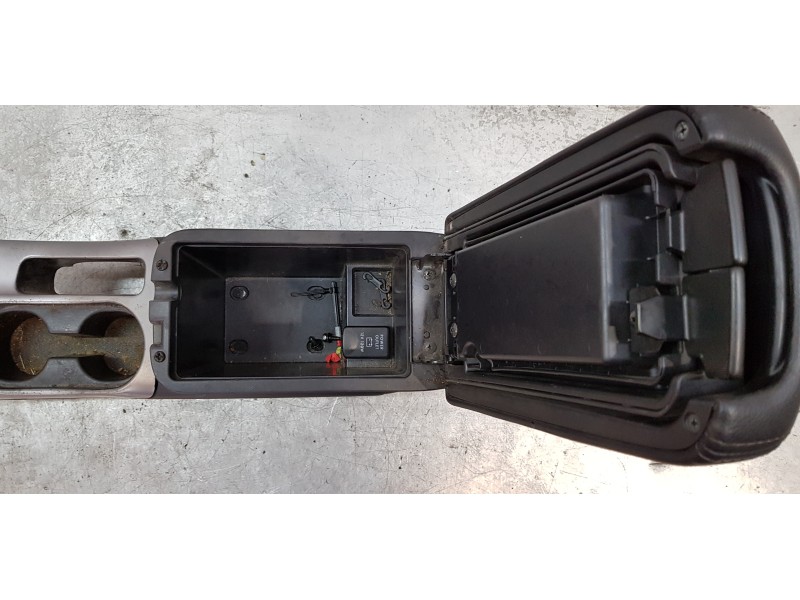 Recambio de apoyabrazos central para mitsubishi outlander (cw0) 2.0 di-d invite referencia OEM IAM 8011A165XA   Recambio de apoyabrazos central para mitsubishi outlander (cw0) 2.0 di-d invite referencia OEM IAM 8011A165XA