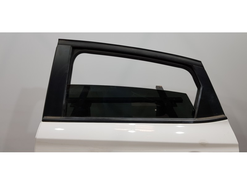 Recambio de puerta trasera izquierda para hyundai i30 fastback tecno referencia OEM IAM 77003G4700  