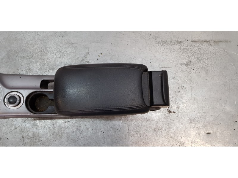 Recambio de apoyabrazos central para mitsubishi outlander (cw0) 2.0 di-d invite referencia OEM IAM 8011A165XA   Recambio de apoyabrazos central para mitsubishi outlander (cw0) 2.0 di-d invite referencia OEM IAM 8011A165XA