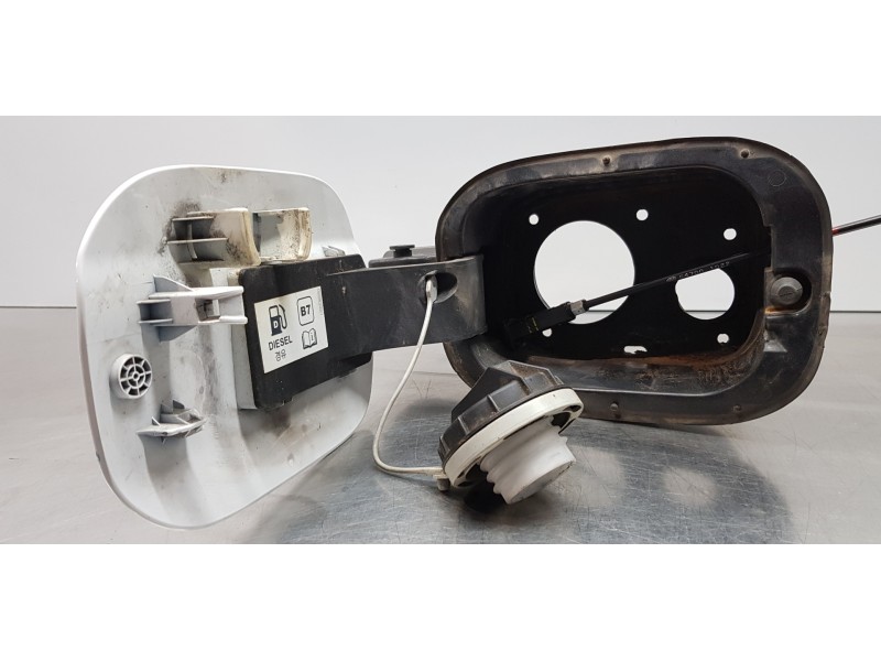 Recambio de tapa exterior combustible para hyundai i30 fastback tecno referencia OEM IAM 69513G4700 69510G4700 69513G4710