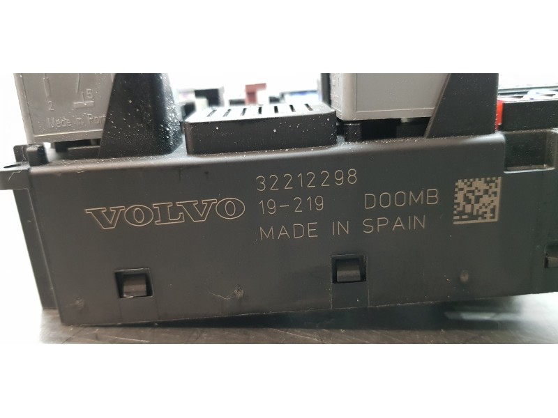 Recambio de caja reles / fusibles para volvo xc60 inscription awd referencia OEM IAM 32212298  