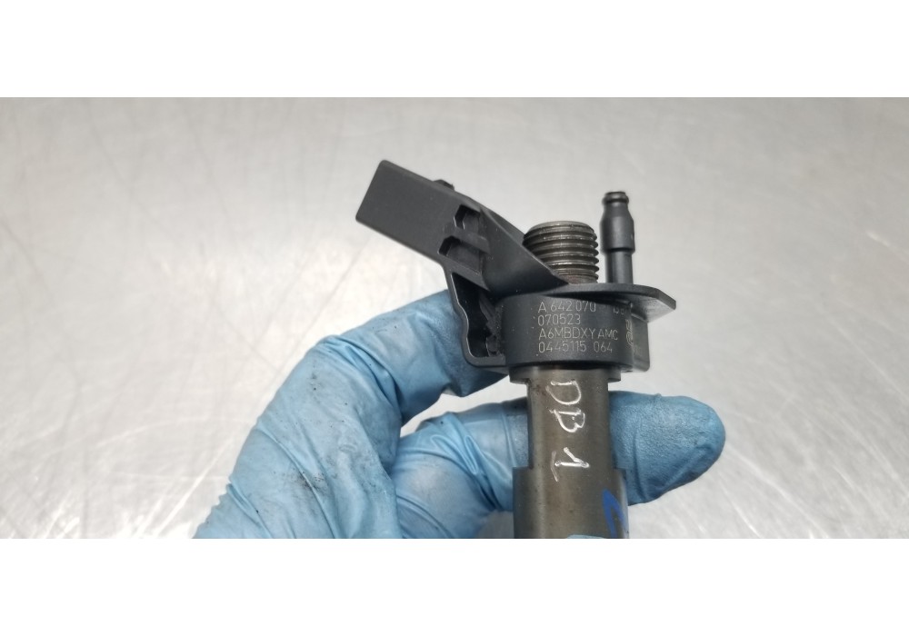 Recambio de inyector para mercedes clase r (w251) 320 cdi (251.022) referencia OEM IAM A6420701387 0445115064 