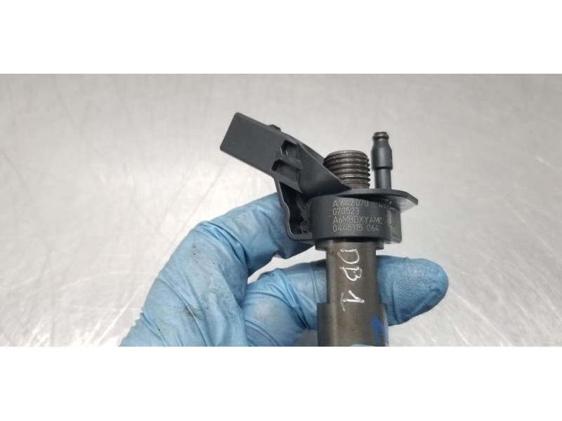 Recambio de inyector para mercedes clase r (w251) 320 cdi (251.022) referencia OEM IAM A6420701387 0445115064 