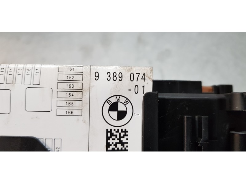 Recambio de caja reles / fusibles para bmw serie 1 lim. 5-trg. (f20) 118d referencia OEM IAM 9389070  