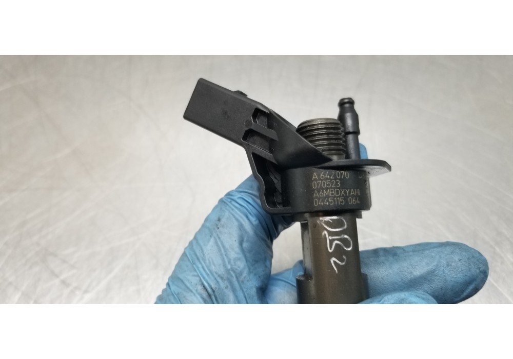 Recambio de inyector para mercedes clase r (w251) 320 cdi (251.022) referencia OEM IAM A6420701387 0445115064 