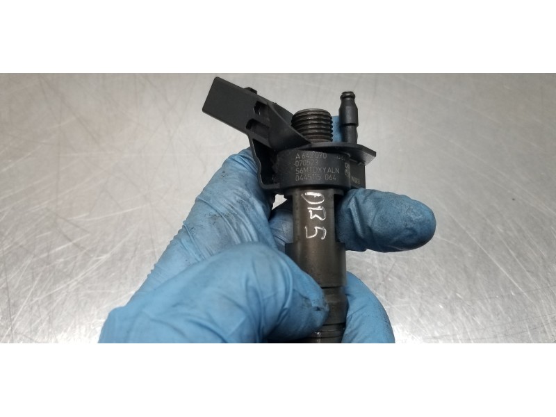 Recambio de inyector para mercedes clase r (w251) 320 cdi (251.022) referencia OEM IAM A6420701387 0445115064 