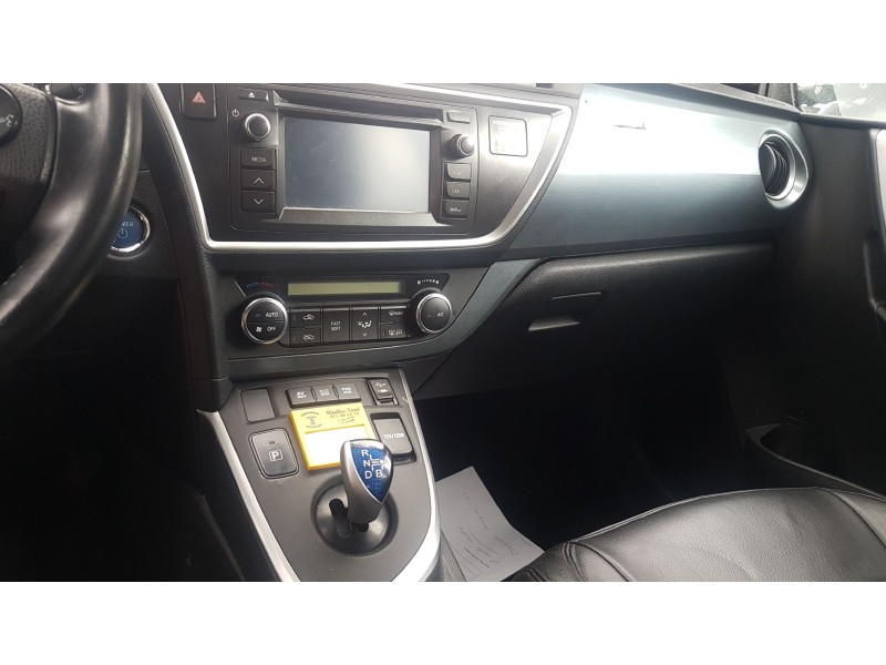 toyota auris touring sports (e18) del año 2015