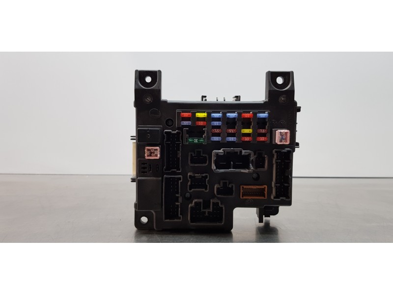 Recambio de caja reles / fusibles para mitsubishi outlander (cw0) motion 4wd referencia OEM IAM 8637A824   Recambio de caja reles / fusibles para mitsubishi outlander (cw0) motion 4wd referencia OEM IAM 8637A824