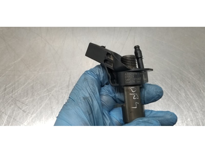 Recambio de inyector para mercedes clase r (w251) 320 cdi (251.022) referencia OEM IAM A6420701387 0445115064 