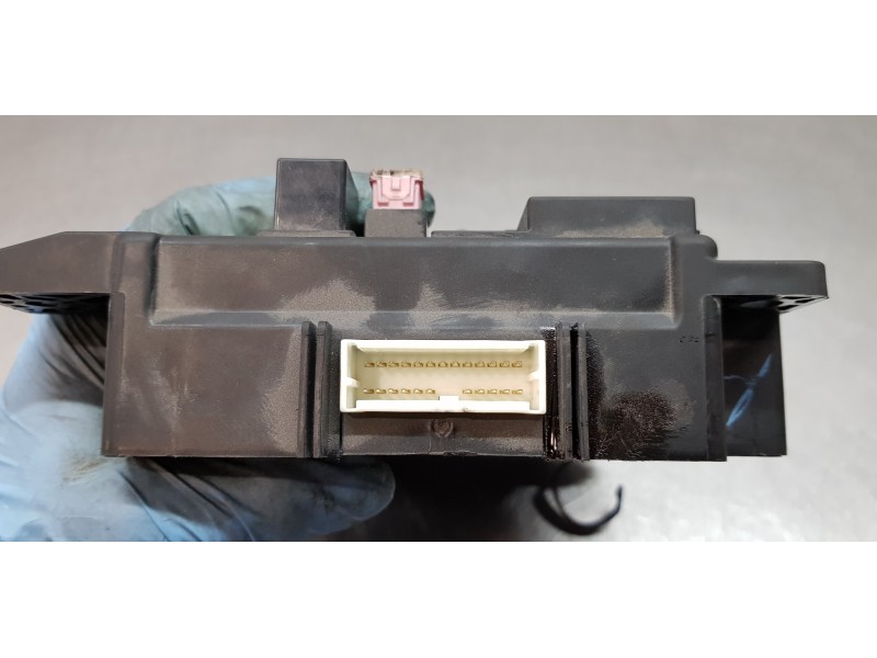 Recambio de caja reles / fusibles para mitsubishi outlander (cw0) motion 4wd referencia OEM IAM 8637A824   Recambio de caja reles / fusibles para mitsubishi outlander (cw0) motion 4wd referencia OEM IAM 8637A824