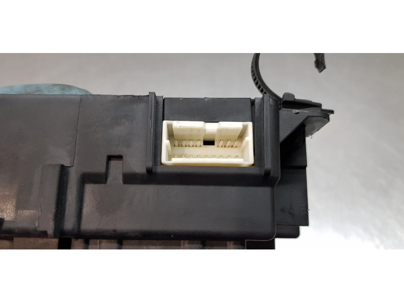 Recambio de caja reles / fusibles para mitsubishi outlander (cw0) motion 4wd referencia OEM IAM 8637A824   Recambio de caja reles / fusibles para mitsubishi outlander (cw0) motion 4wd referencia OEM IAM 8637A824