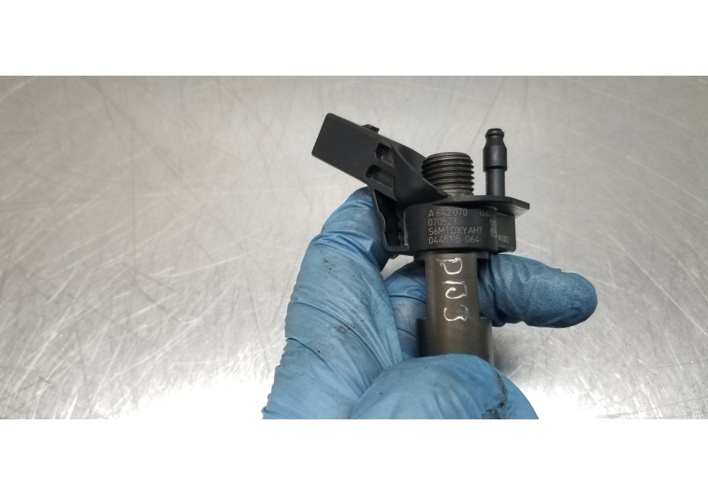 Recambio de inyector para mercedes clase r (w251) 320 cdi (251.022) referencia OEM IAM A6420701387 0445115064 