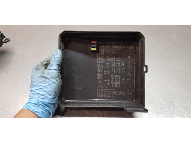 Recambio de caja reles / fusibles para mitsubishi outlander (cw0) motion 4wd referencia OEM IAM 8565A111 8565A024  Recambio de caja reles / fusibles para mitsubishi outlander (cw0) motion 4wd referencia OEM IAM 8565A111 8565A024