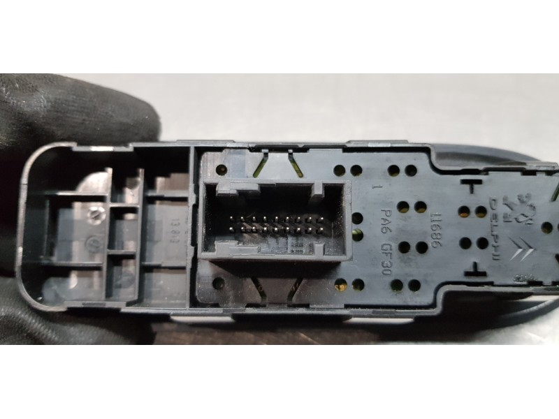 Recambio de mando elevalunas delantero izquierdo para peugeot 308 confort referencia OEM IAM 649024 96565186XT  Recambio de mando elevalunas delantero izquierdo para peugeot 308 confort referencia OEM IAM 649024 96565186XT