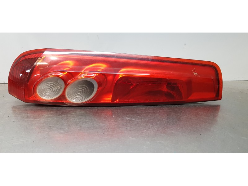 Recambio de piloto trasero izquierdo para ford fiesta (cbk) ambiente referencia OEM IAM 6S6113405B  