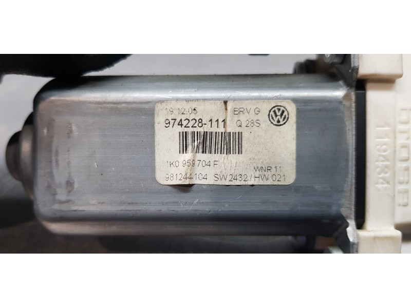 Recambio de motor elevalunas trasero derecho para volkswagen passat berlina (3c2) advance referencia OEM IAM 1K0959704FL01   Recambio de motor elevalunas trasero derecho para volkswagen passat berlina (3c2) advance referencia OEM IAM 1K0959704FL01