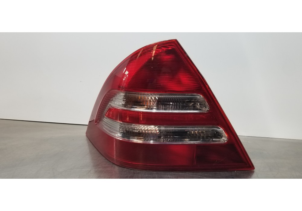 Recambio de piloto trasero izquierdo para mercedes clase c (w203) berlina 220 cdi (203.006) referencia OEM IAM A2038200164  