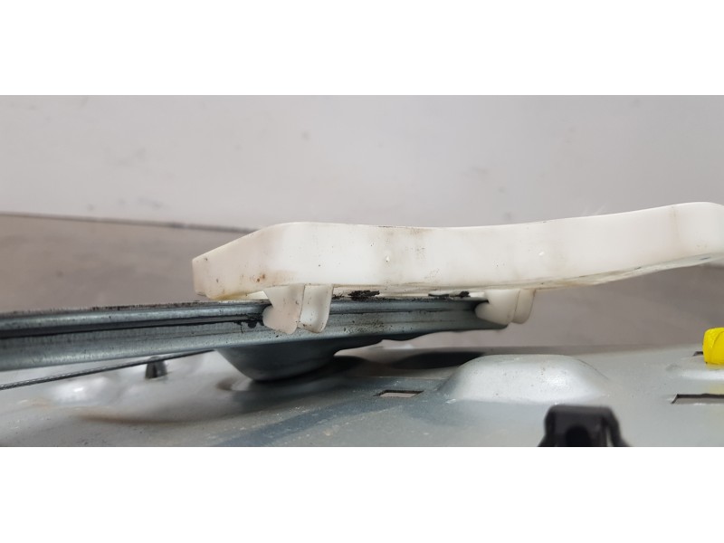 Recambio de elevalunas trasero derecho para hyundai ix35 comfort 2wd referencia OEM IAM 834022Y000   Recambio de elevalunas trasero derecho para hyundai ix35 comfort 2wd referencia OEM IAM 834022Y000